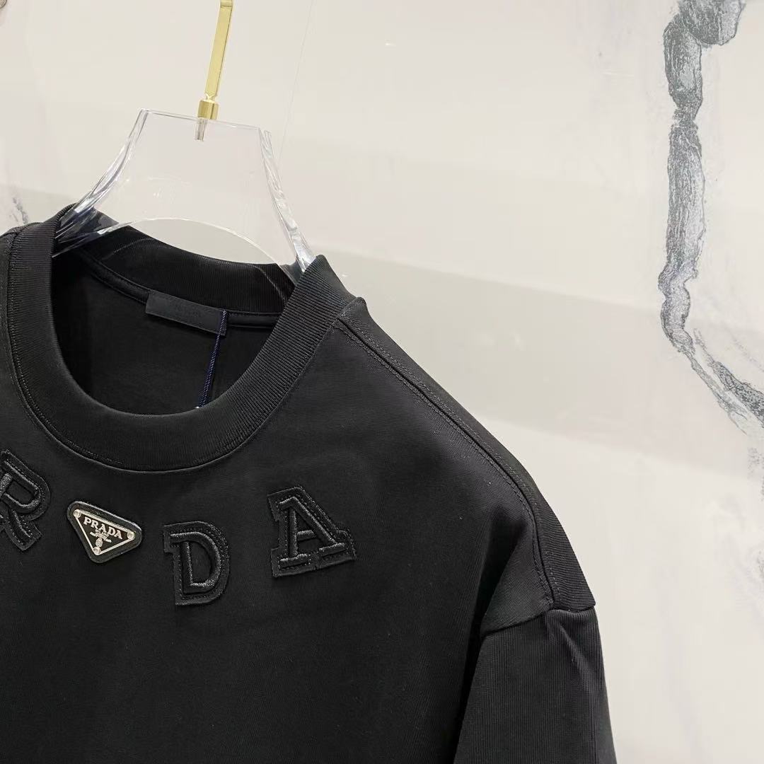 Embroidered round neck T-shirt