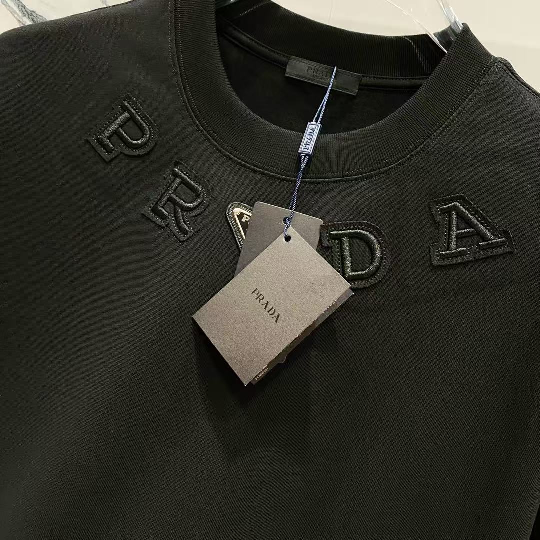 Embroidered round neck T-shirt