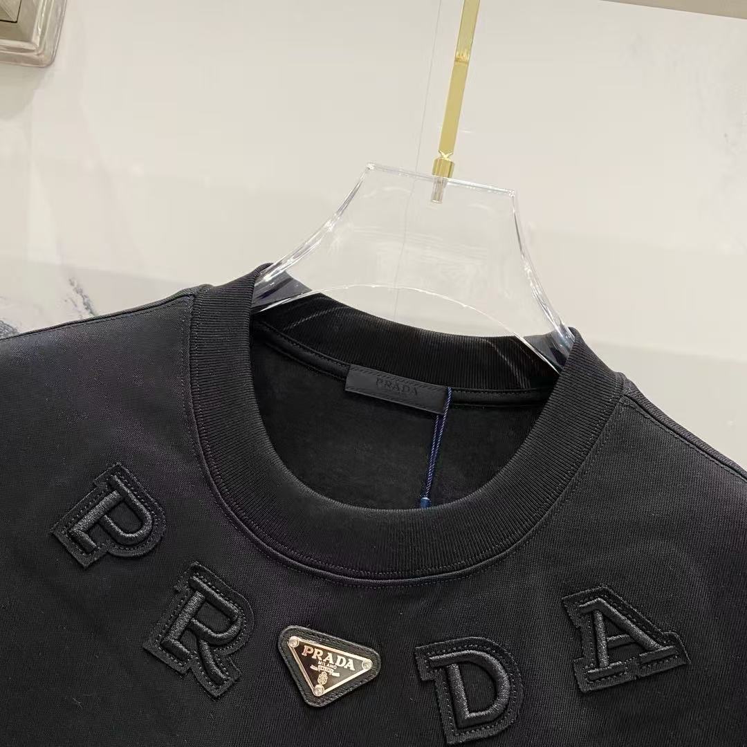 Embroidered round neck T-shirt
