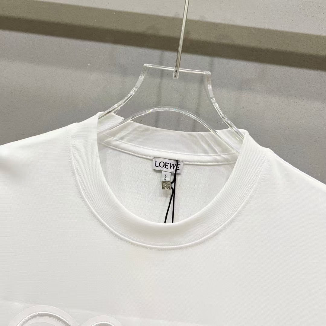 Round neck short sleeved T-shirt
