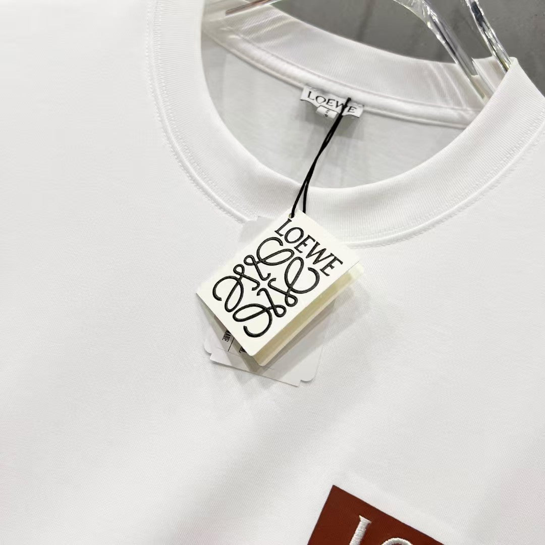 Round neck short sleeved T-shirt