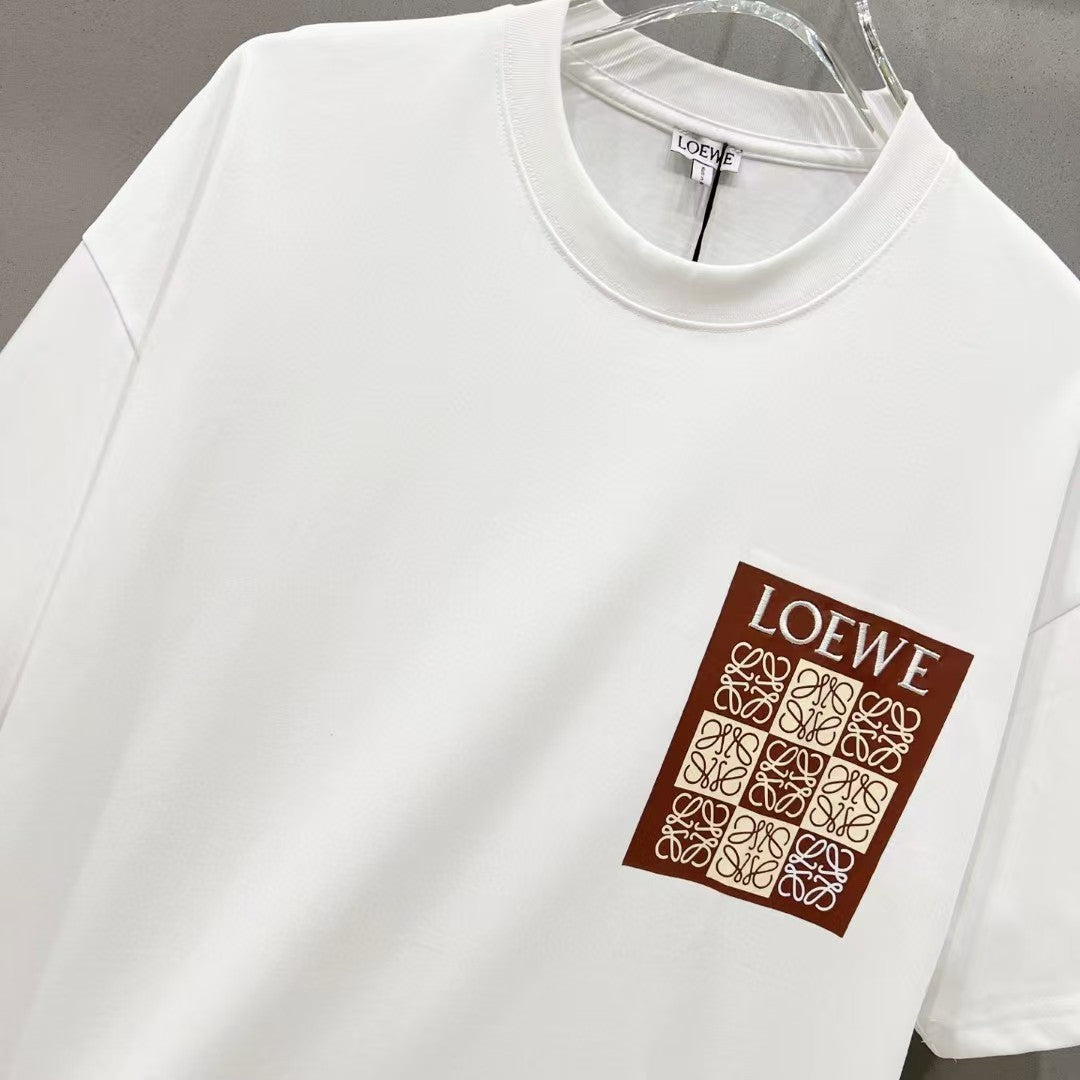 Round neck short sleeved T-shirt
