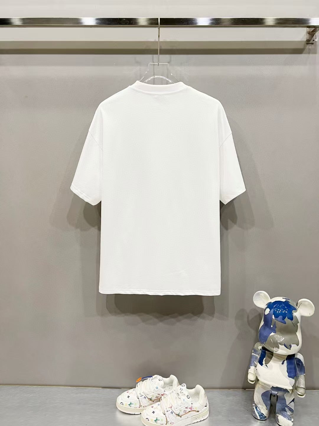 Round neck short sleeved T-shirt