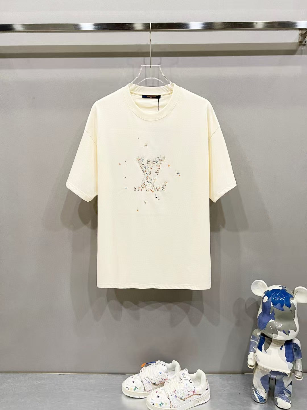 Embroidered round neck short sleeved T-shirt