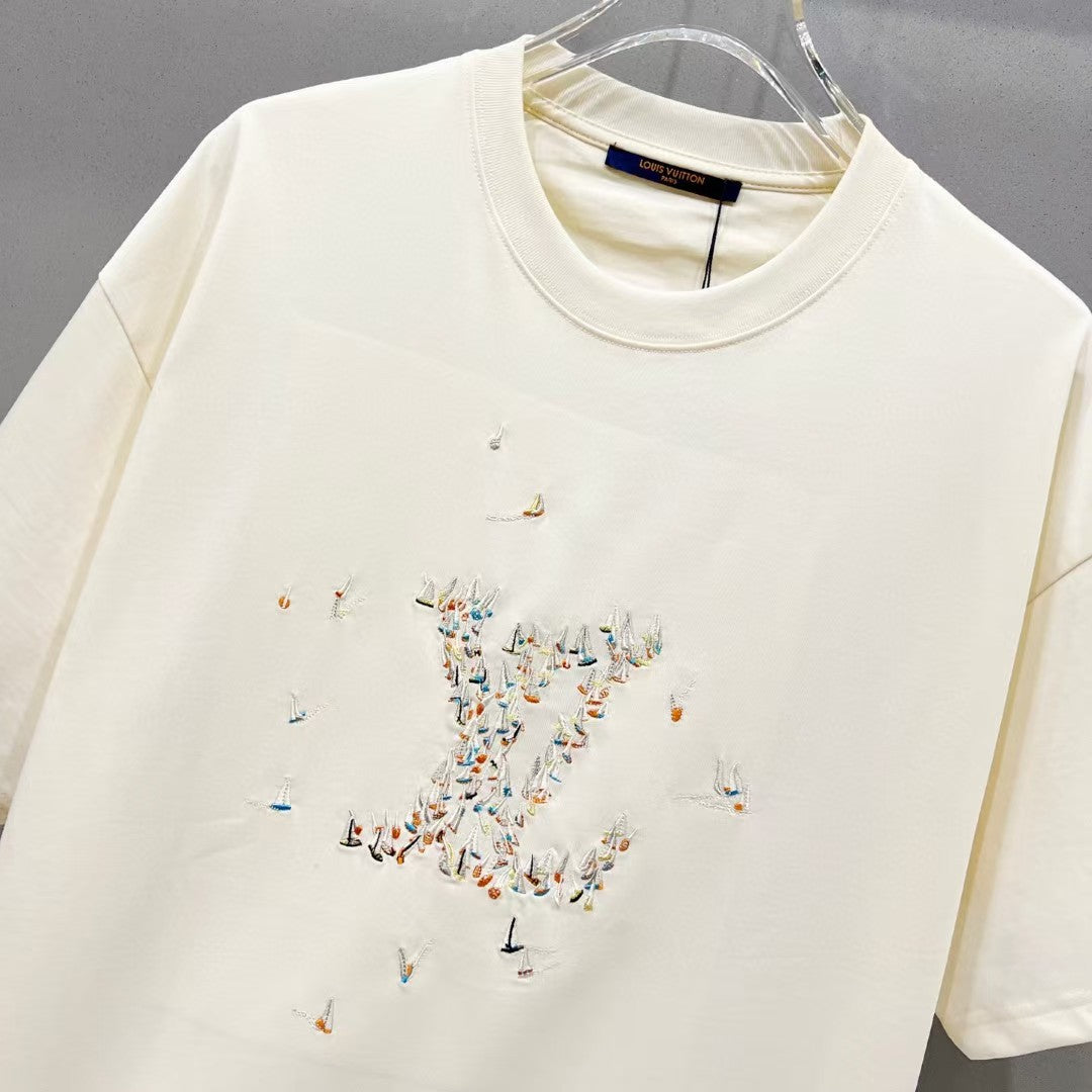Embroidered round neck short sleeved T-shirt
