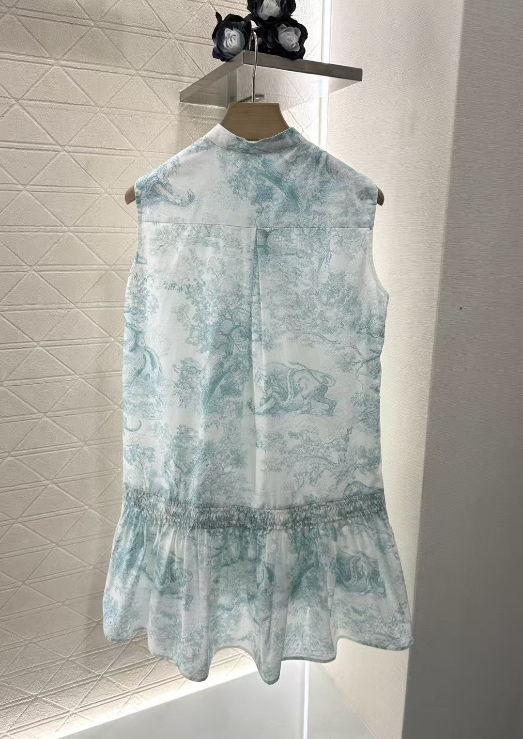 Stand up collar sleeveless printed vest skirt