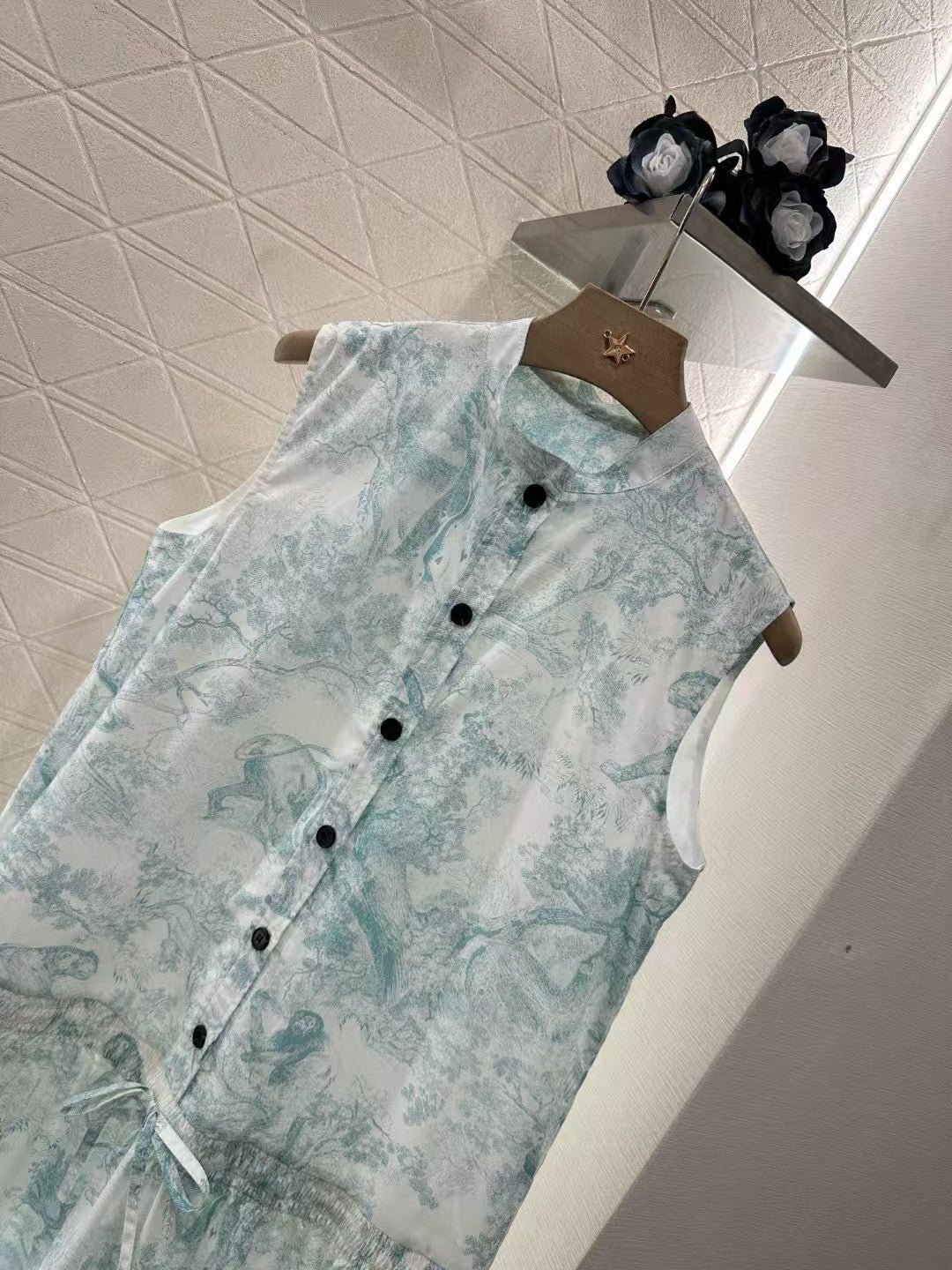 Stand up collar sleeveless printed vest skirt