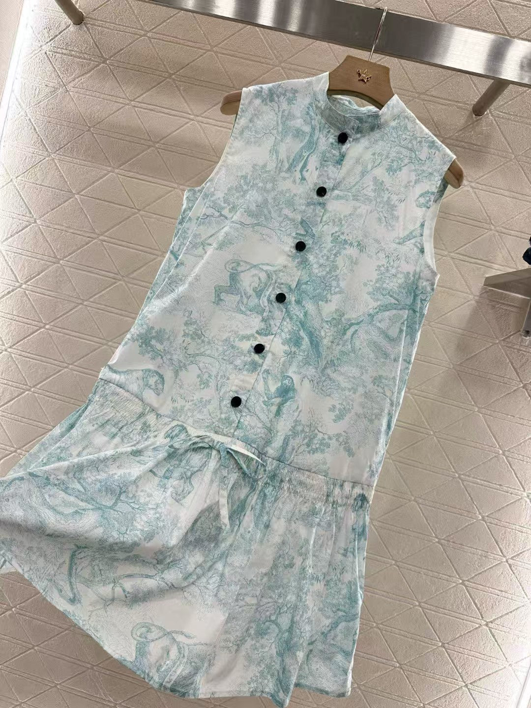 Stand up collar sleeveless printed vest skirt