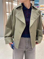Short windbreaker jacket