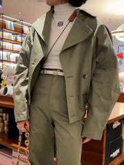 Short windbreaker jacket