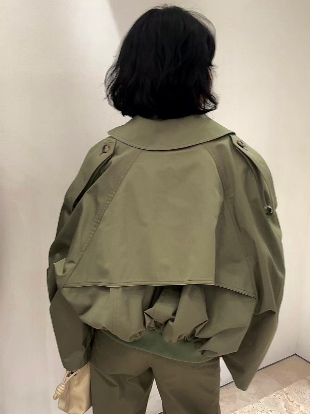 Short windbreaker jacket