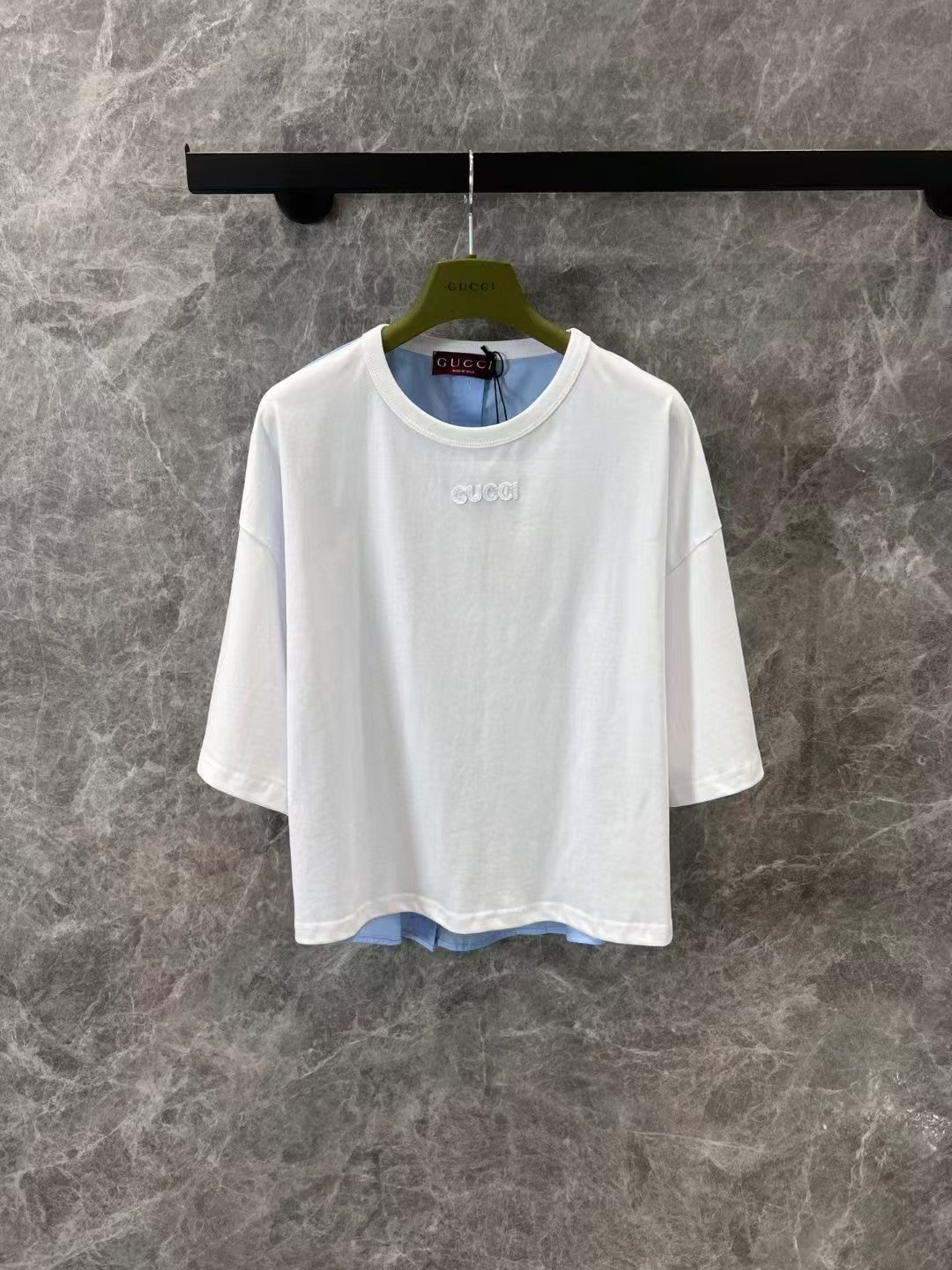 Letter sticker embroidered color blocked round neck short sleeved T-shirt