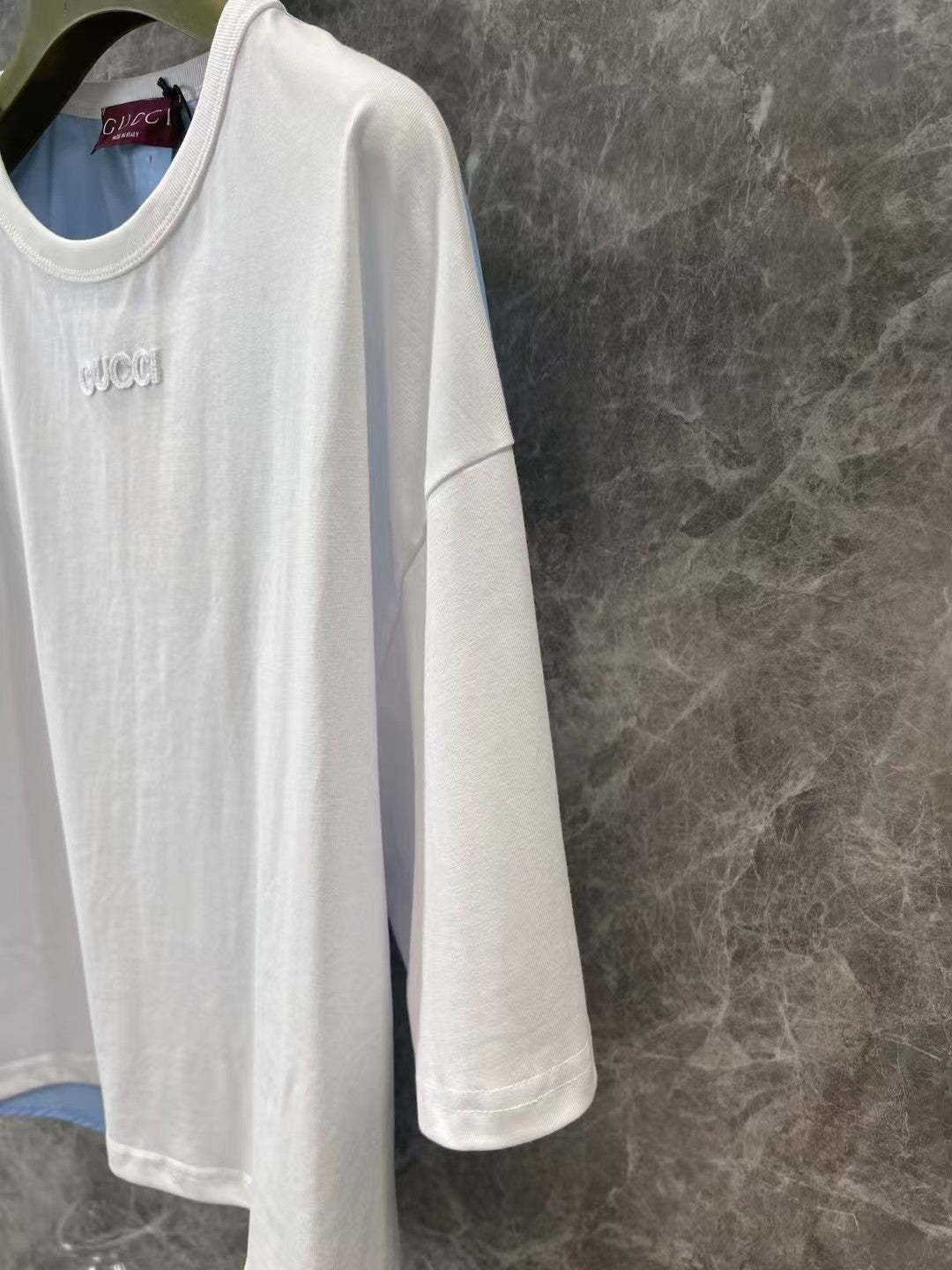 Letter sticker embroidered color blocked round neck short sleeved T-shirt