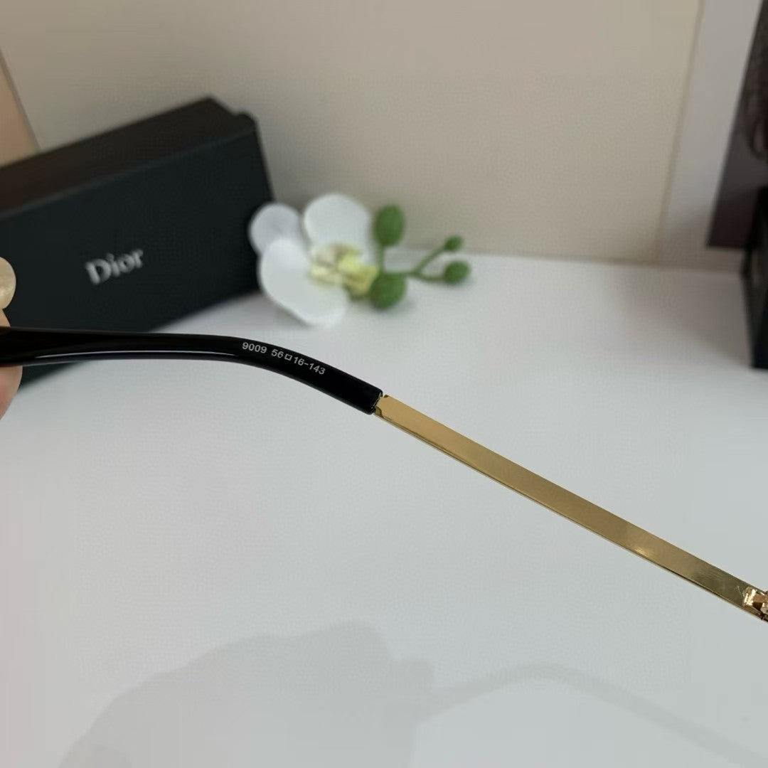 Metal framed sunglasses