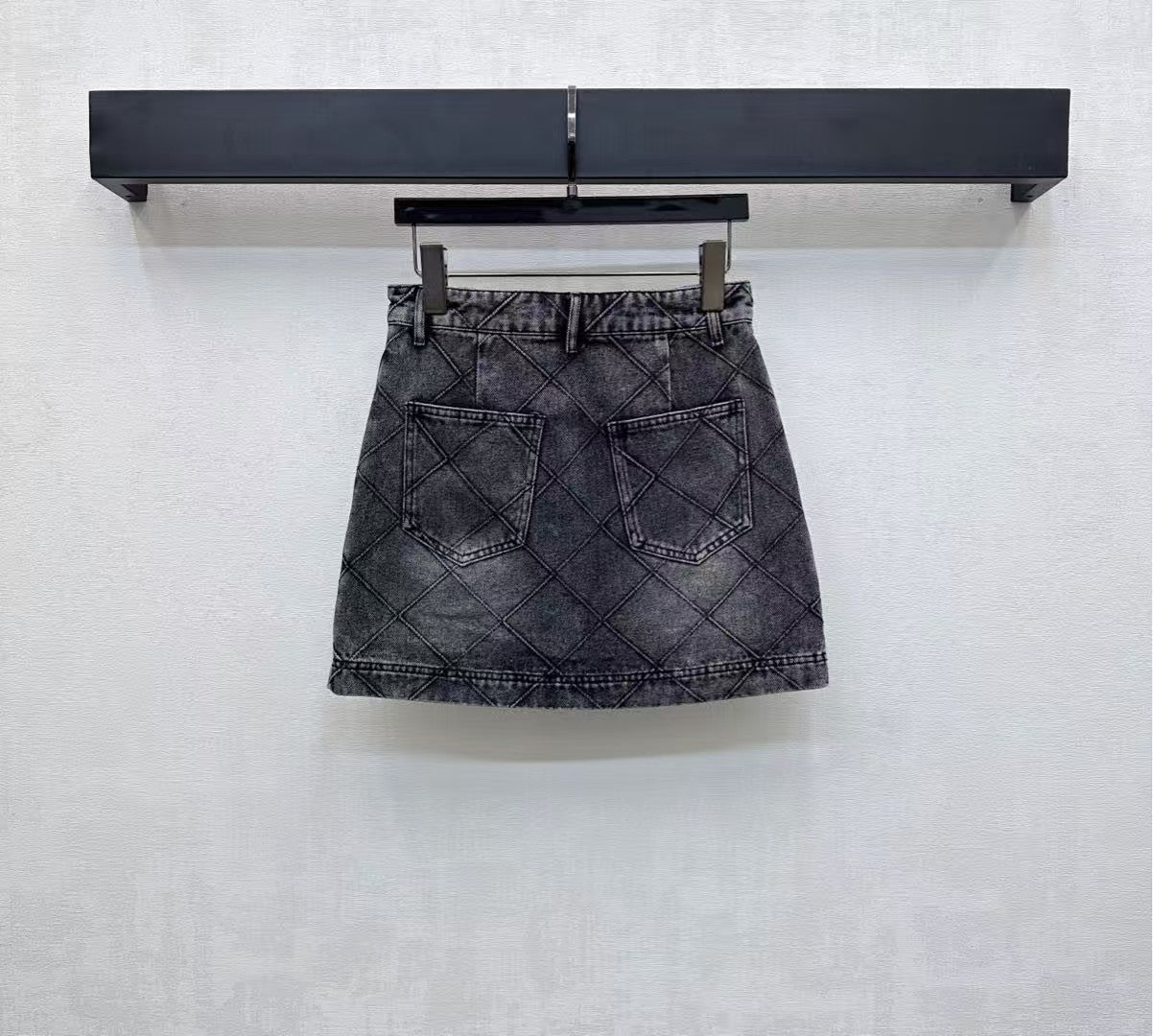 Diamond patterned denim short skirt