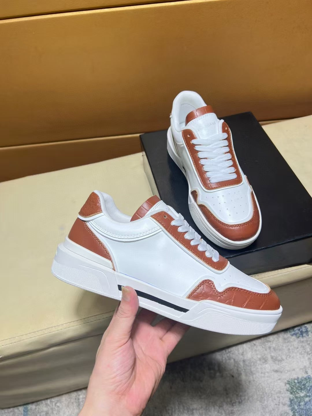 New unisex shoes