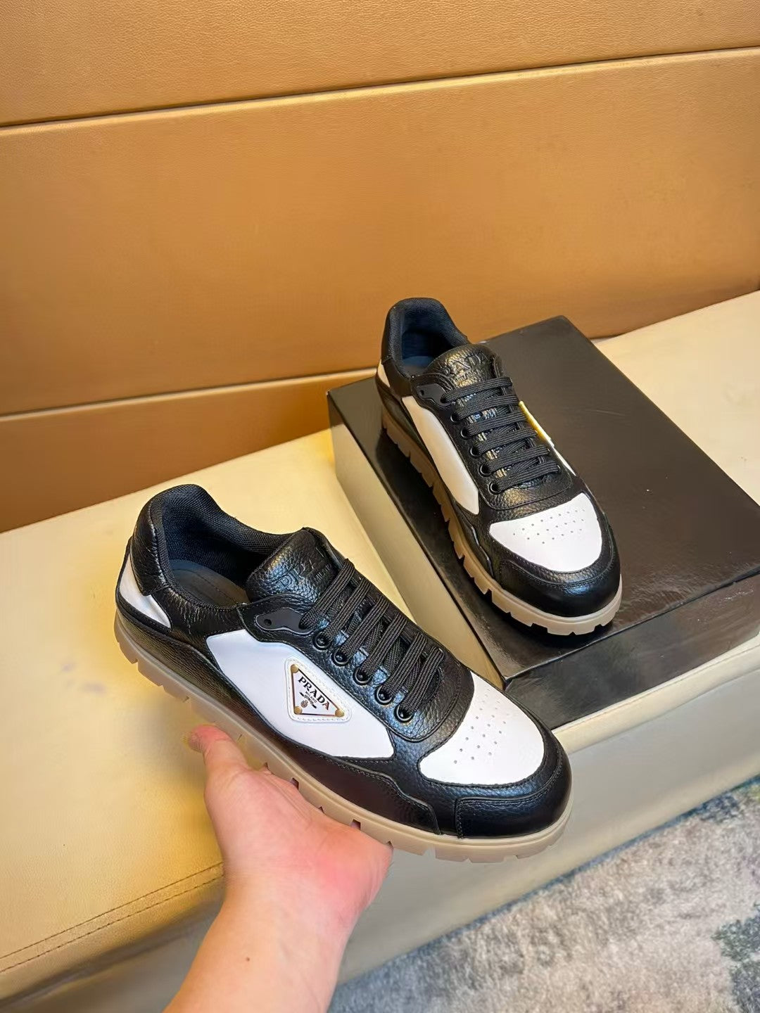 Leisure sports shoes