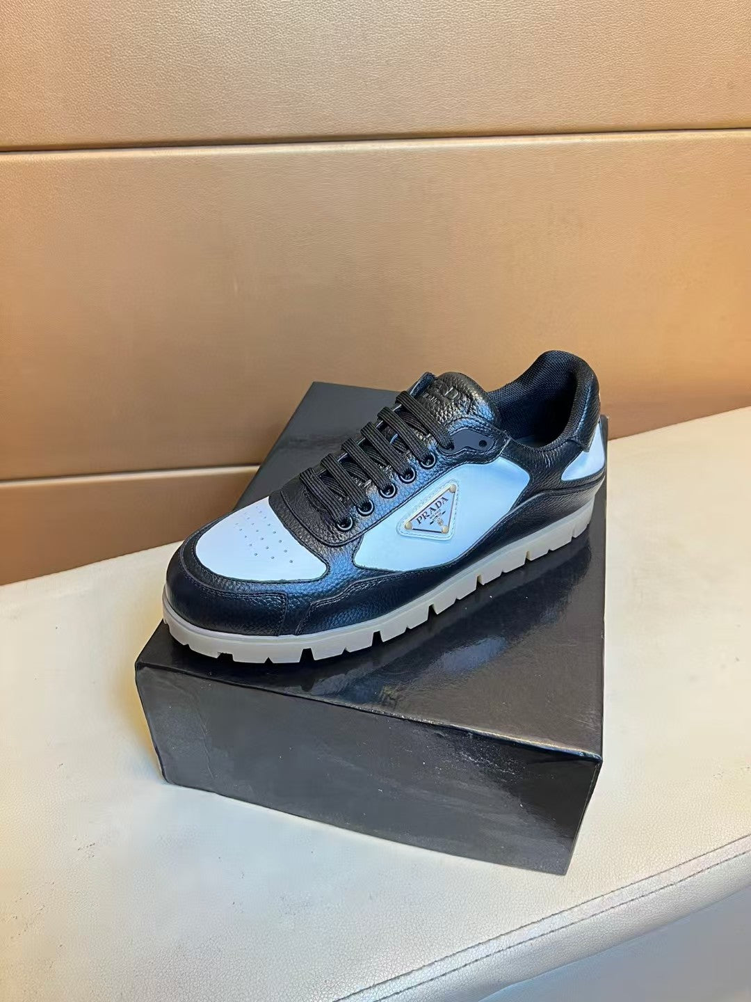 Leisure sports shoes