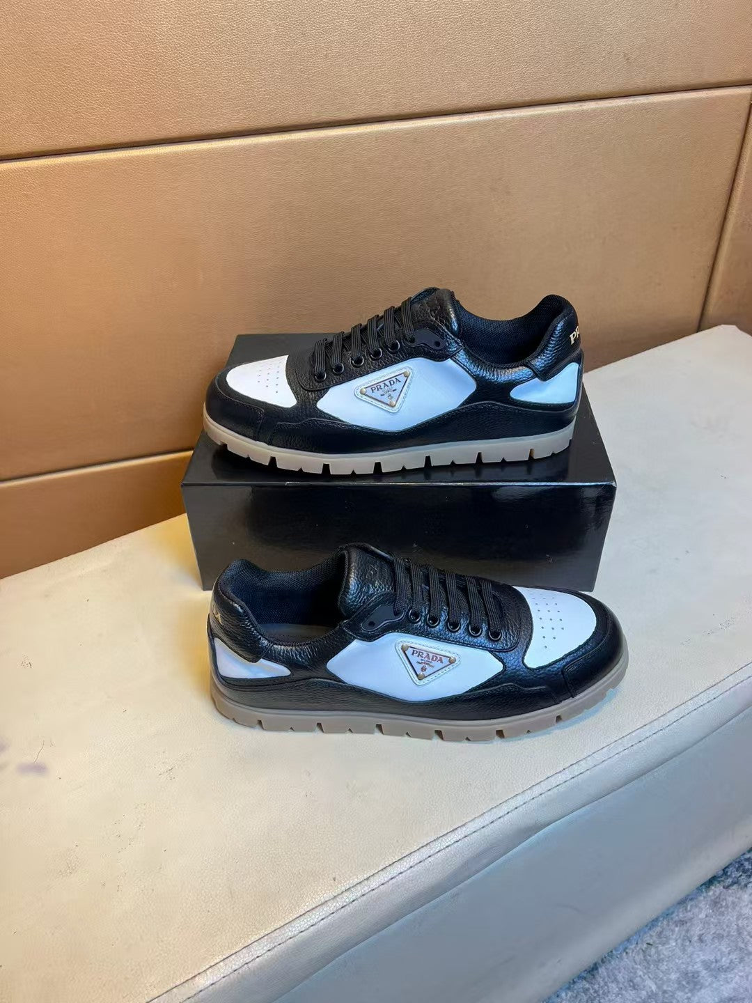Leisure sports shoes