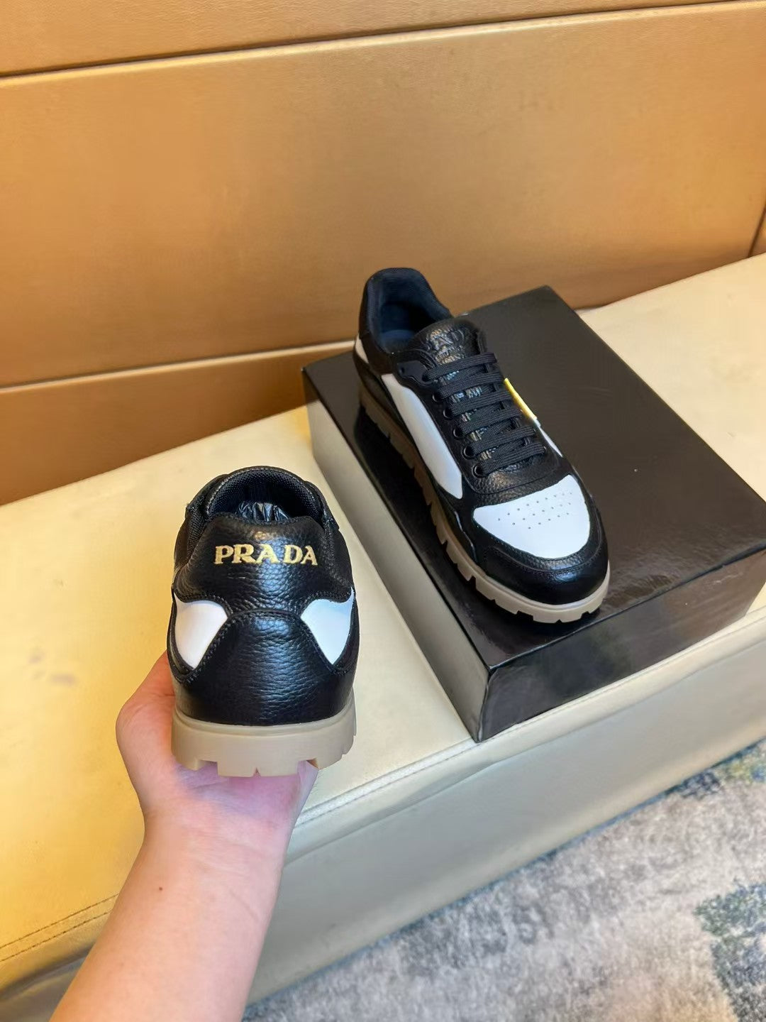Leisure sports shoes