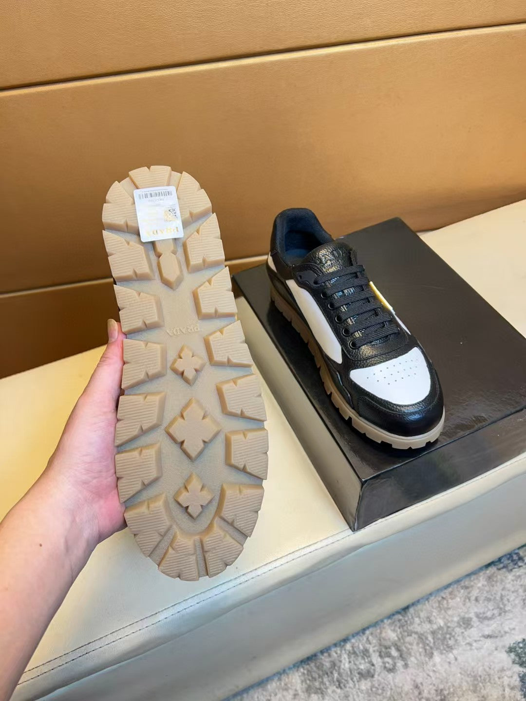 Leisure sports shoes