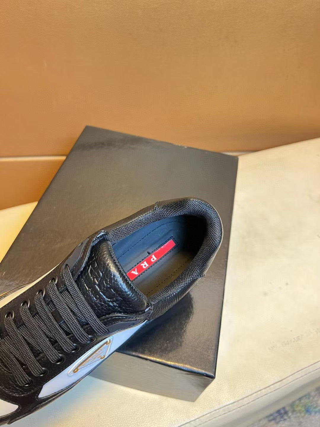 Leisure sports shoes