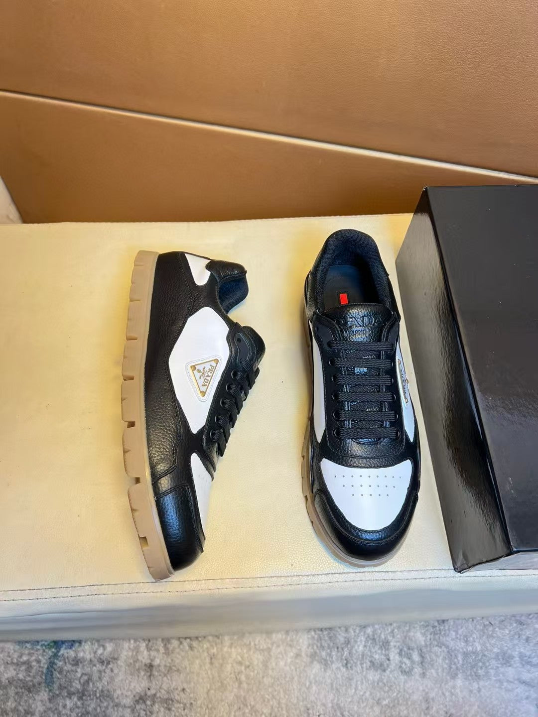 Leisure sports shoes
