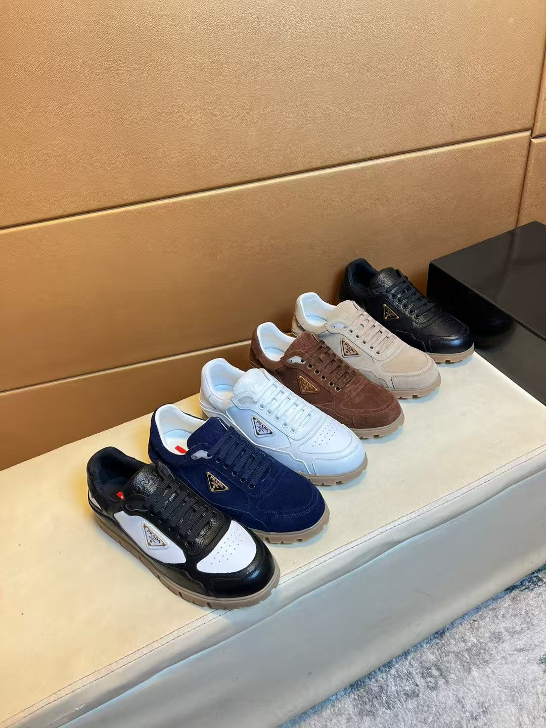 Leisure sports shoes