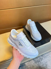 Leisure sports shoes