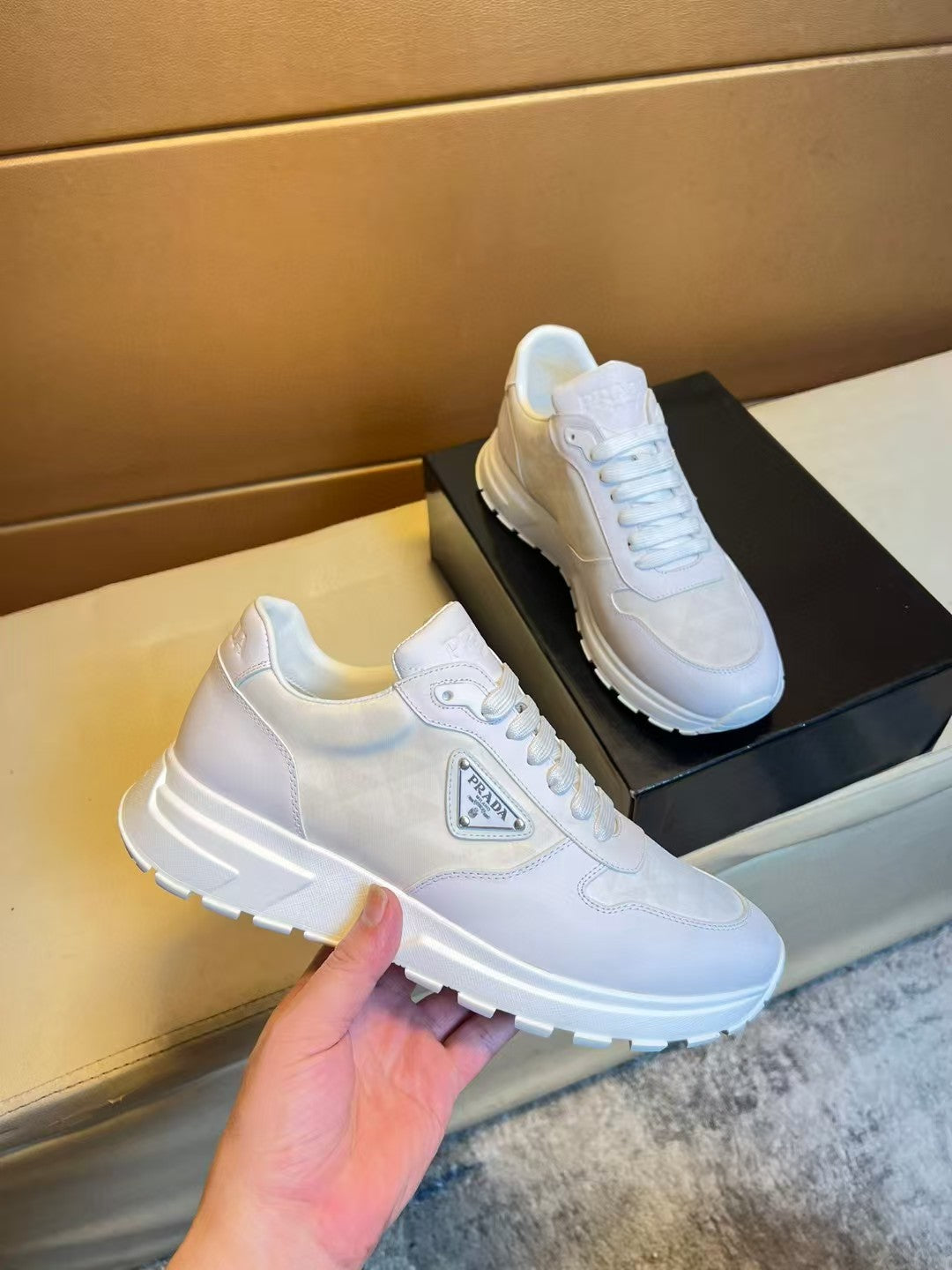 Leisure sports shoes