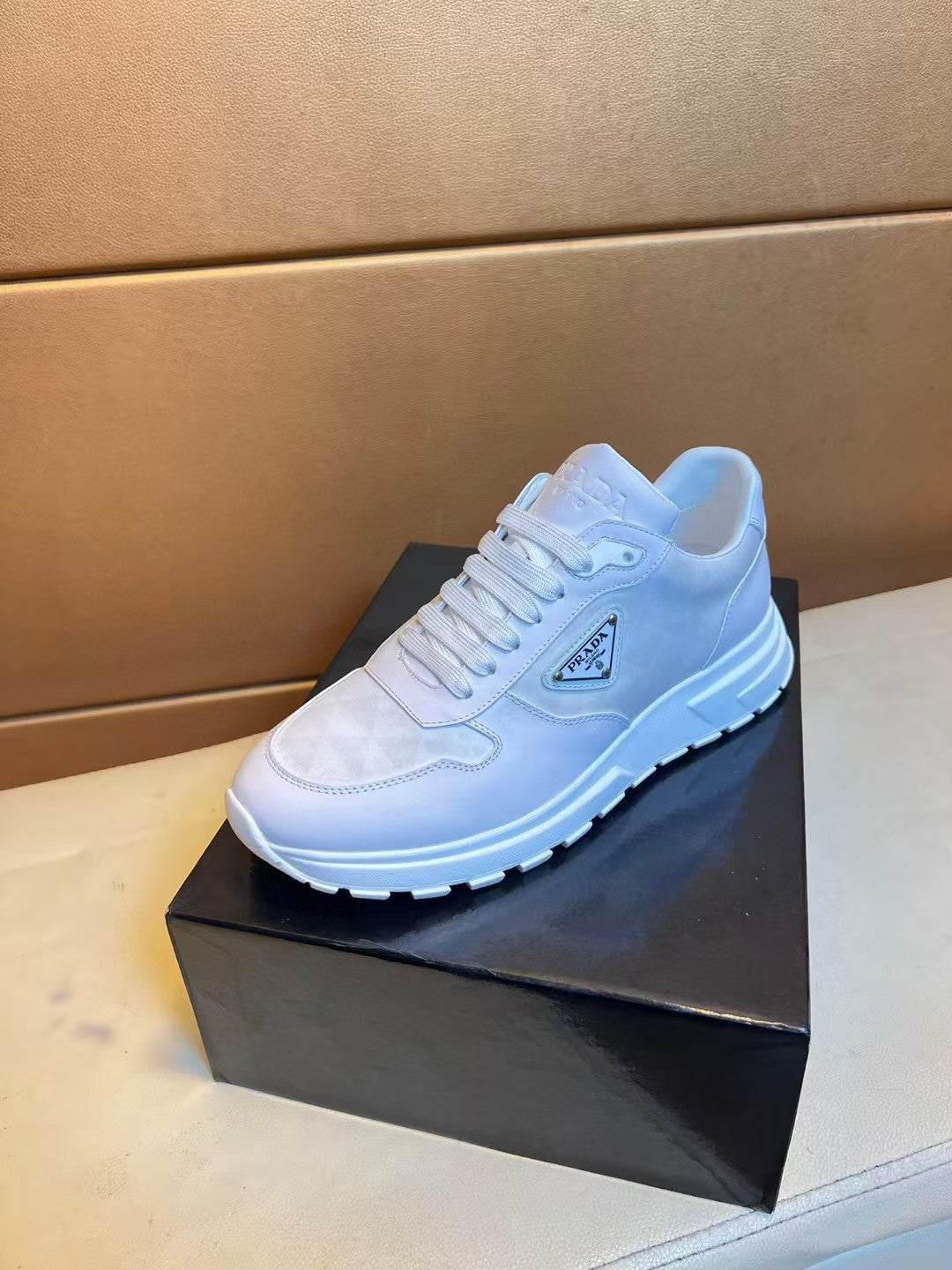Leisure sports shoes