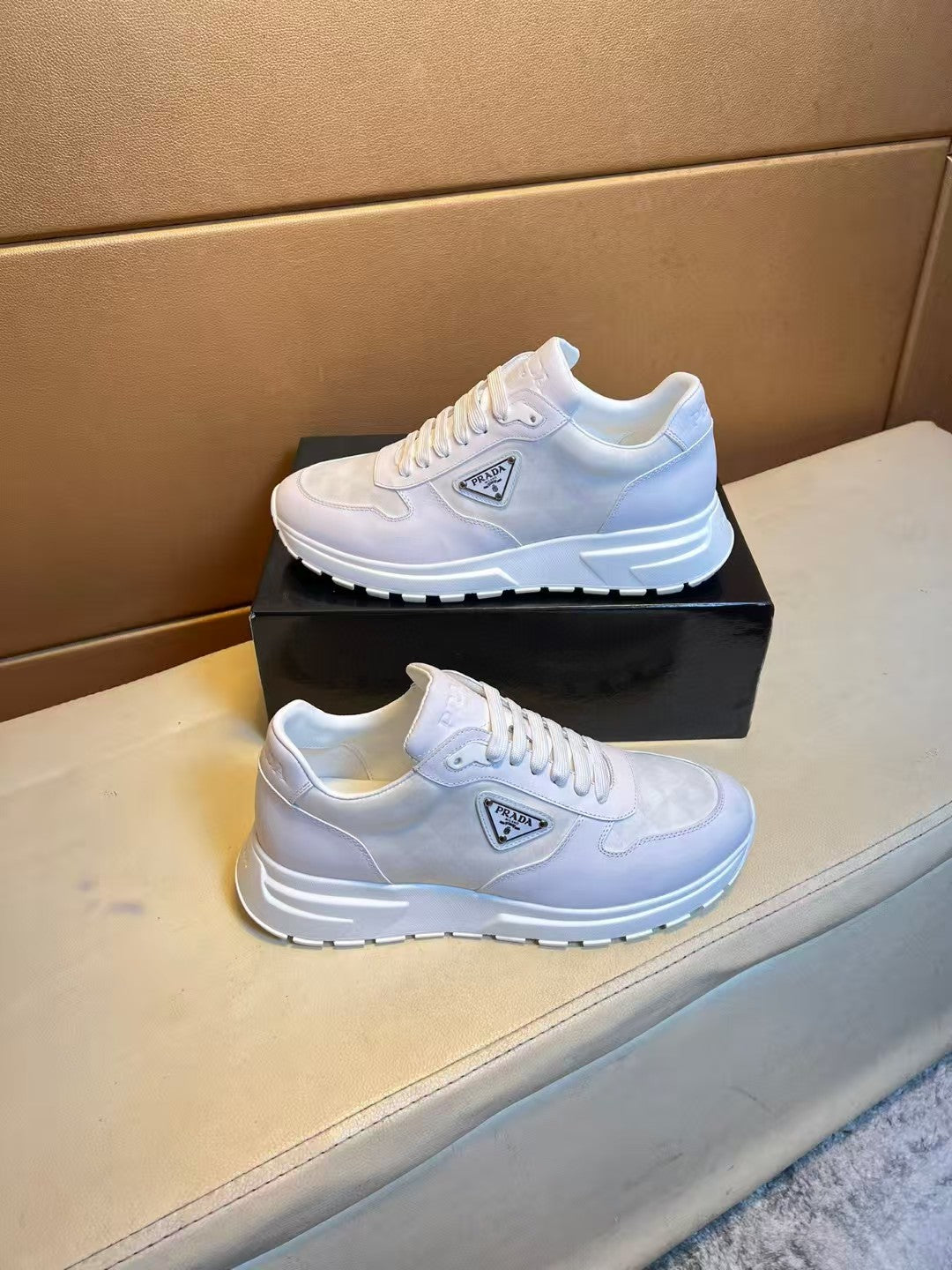 Leisure sports shoes