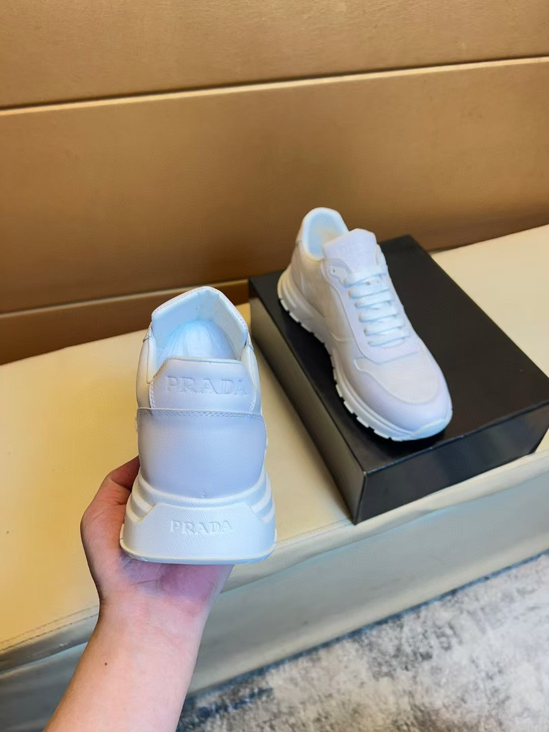 Leisure sports shoes
