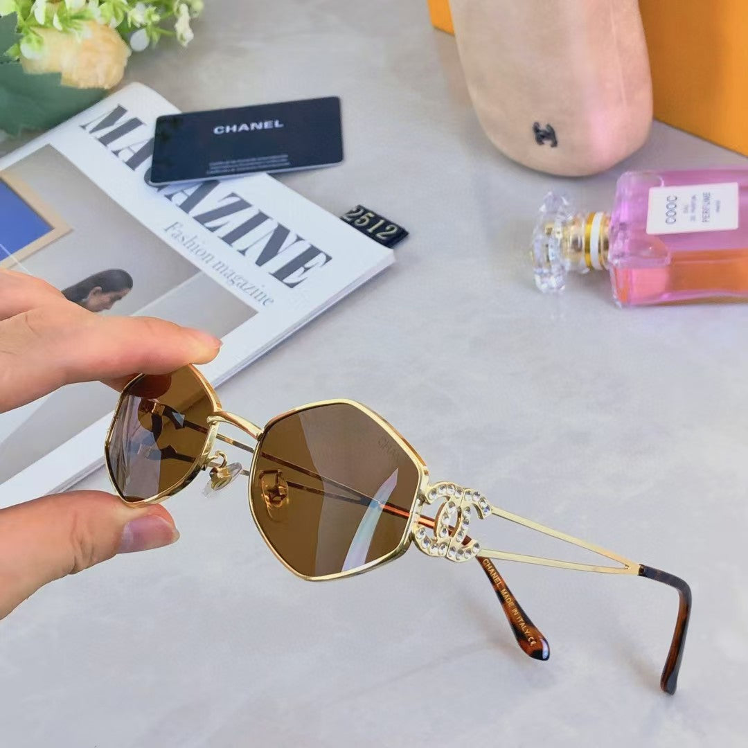 Fashionable casual sunglasses