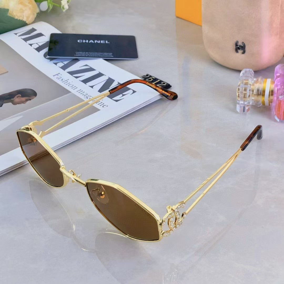 Fashionable casual sunglasses