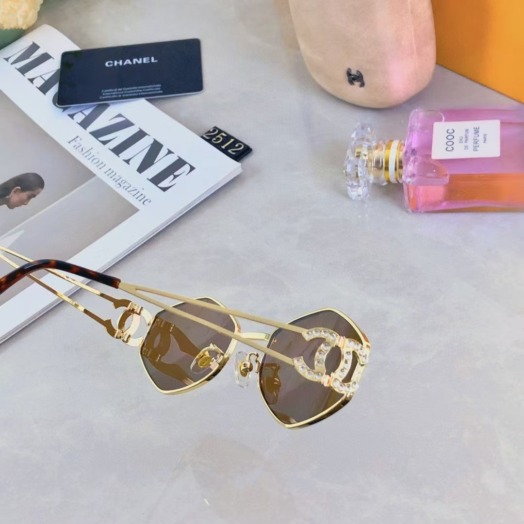 Fashionable casual sunglasses