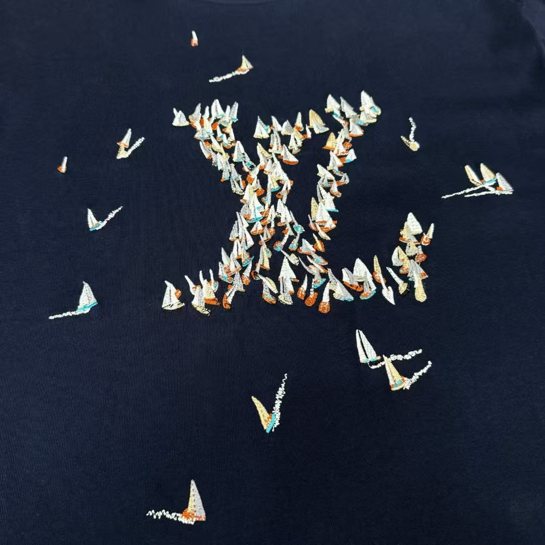 Embroidered logo new round neck short sleeved shirt
