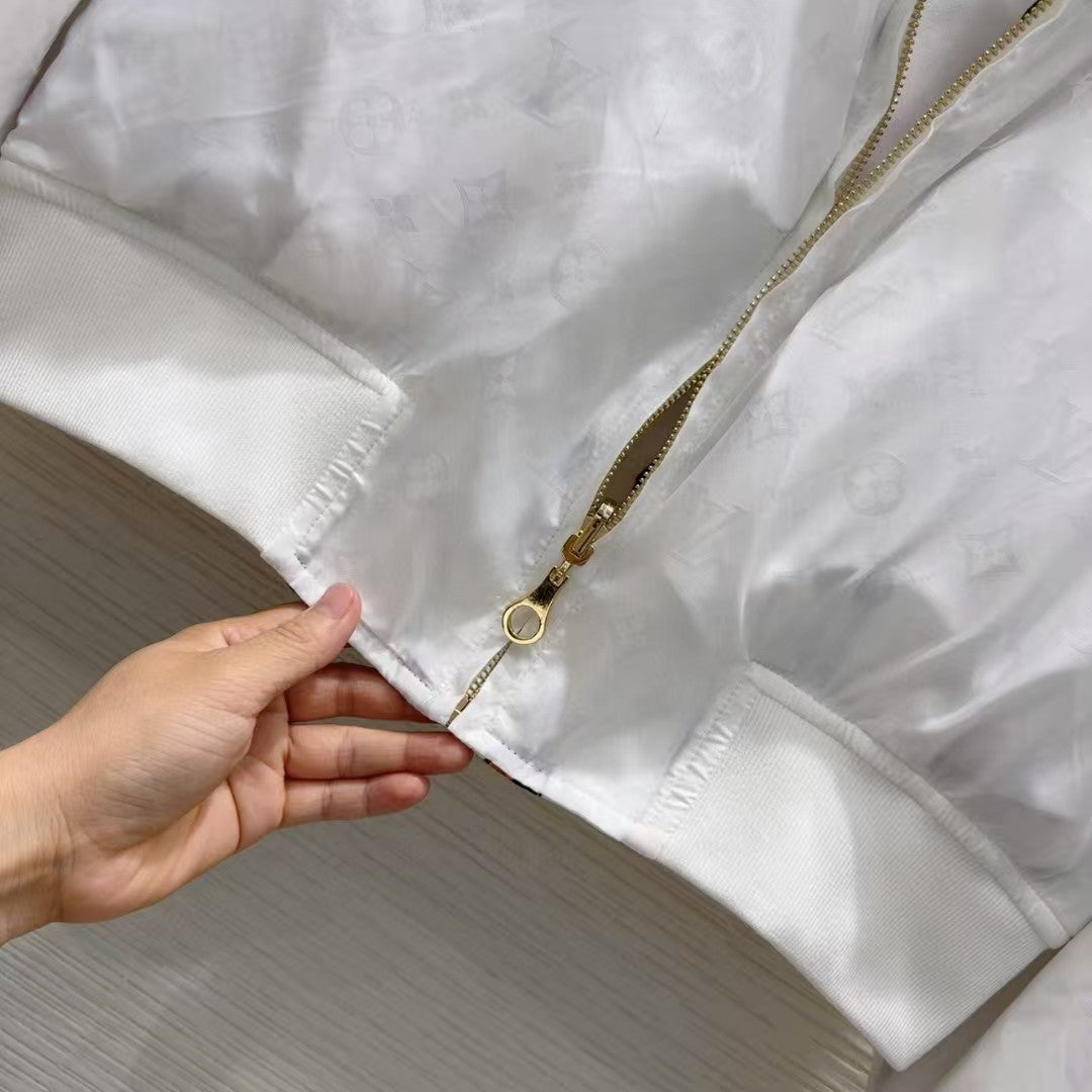 The latest series of jackets are double-sided and wearable