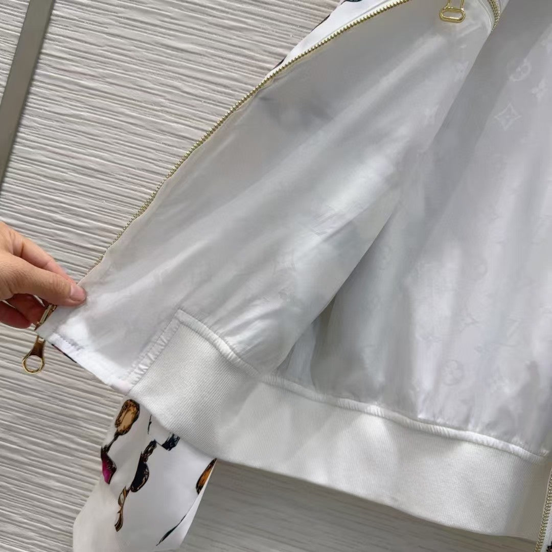 The latest series of jackets are double-sided and wearable