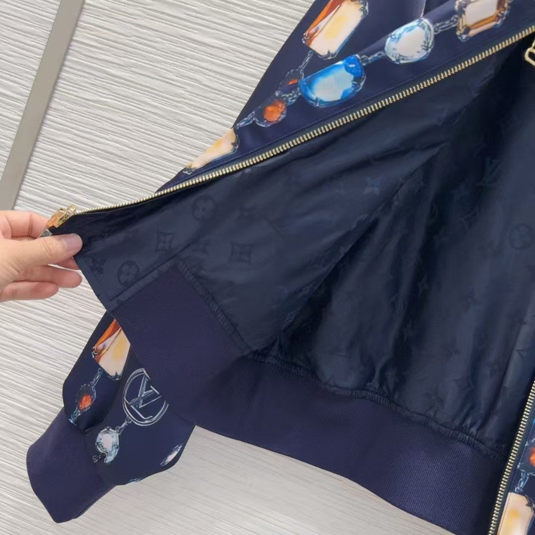 The latest series of jackets are double-sided and wearable