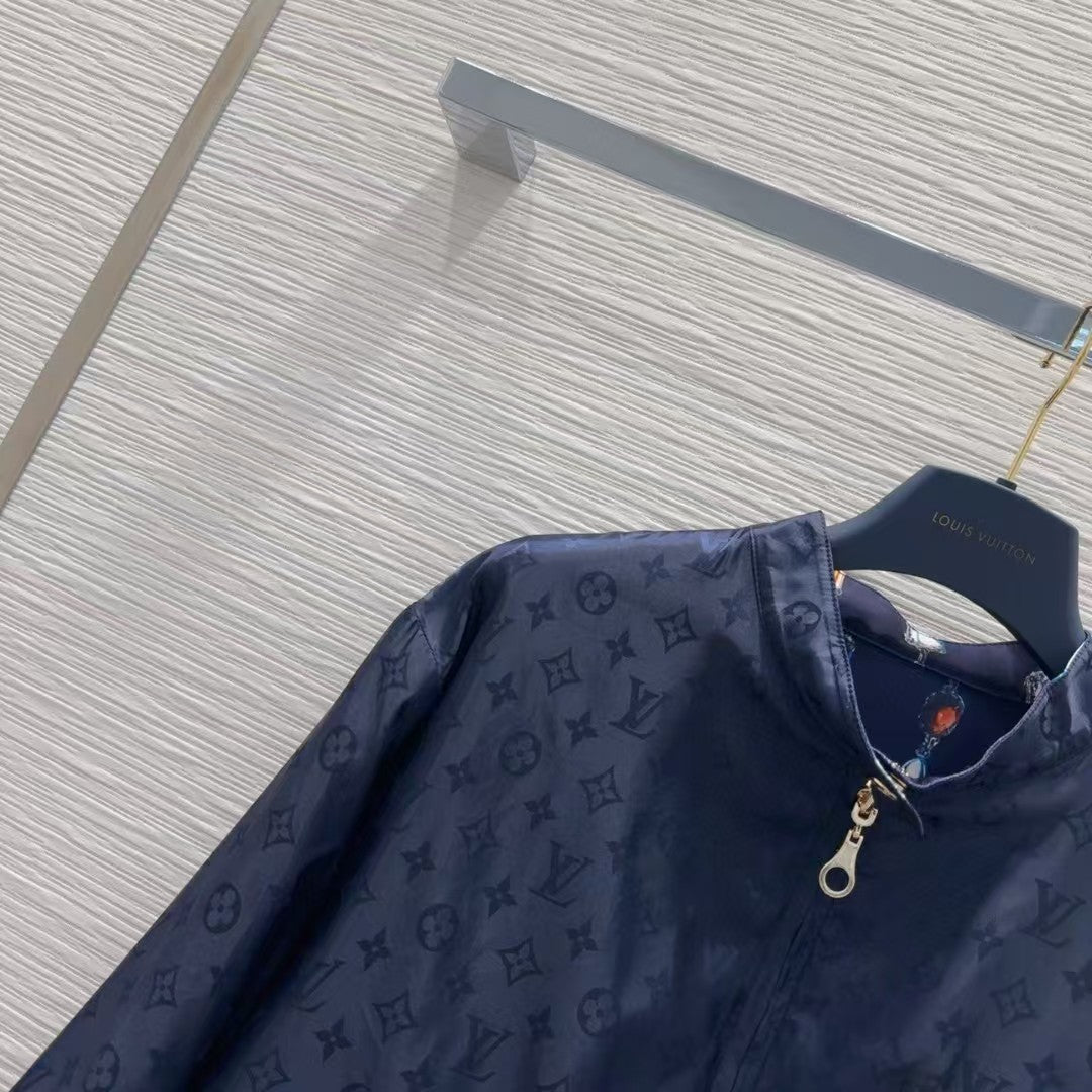 The latest series of jackets are double-sided and wearable