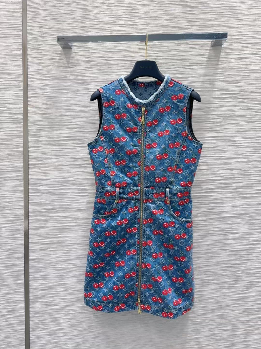 New denim sleeveless skirt