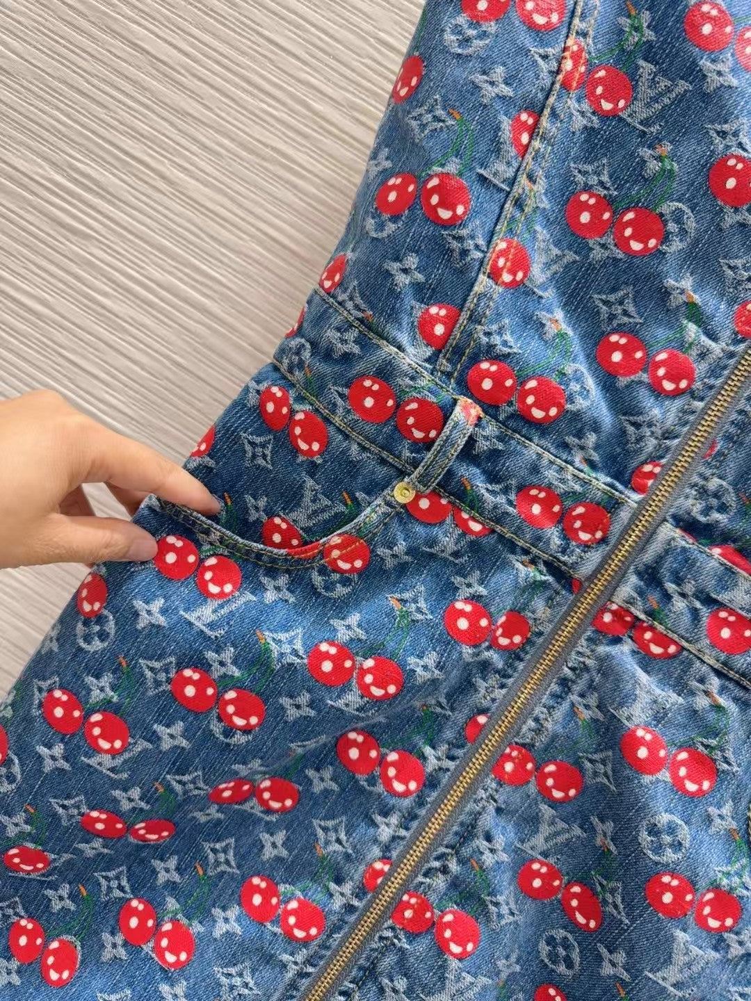New denim sleeveless skirt