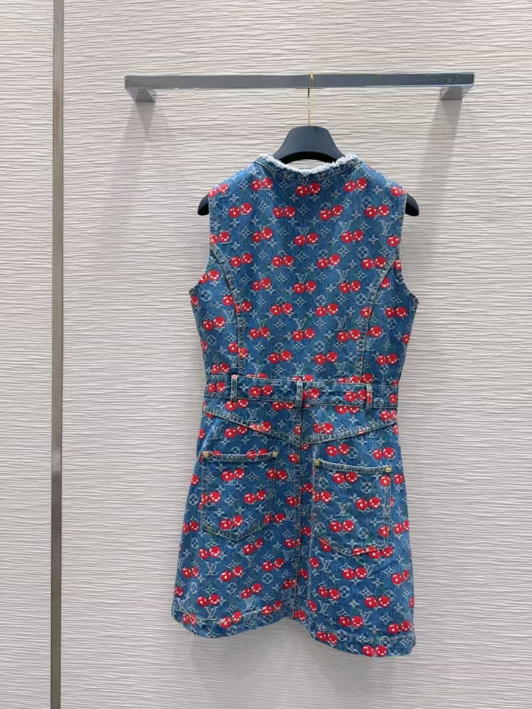 New denim sleeveless skirt
