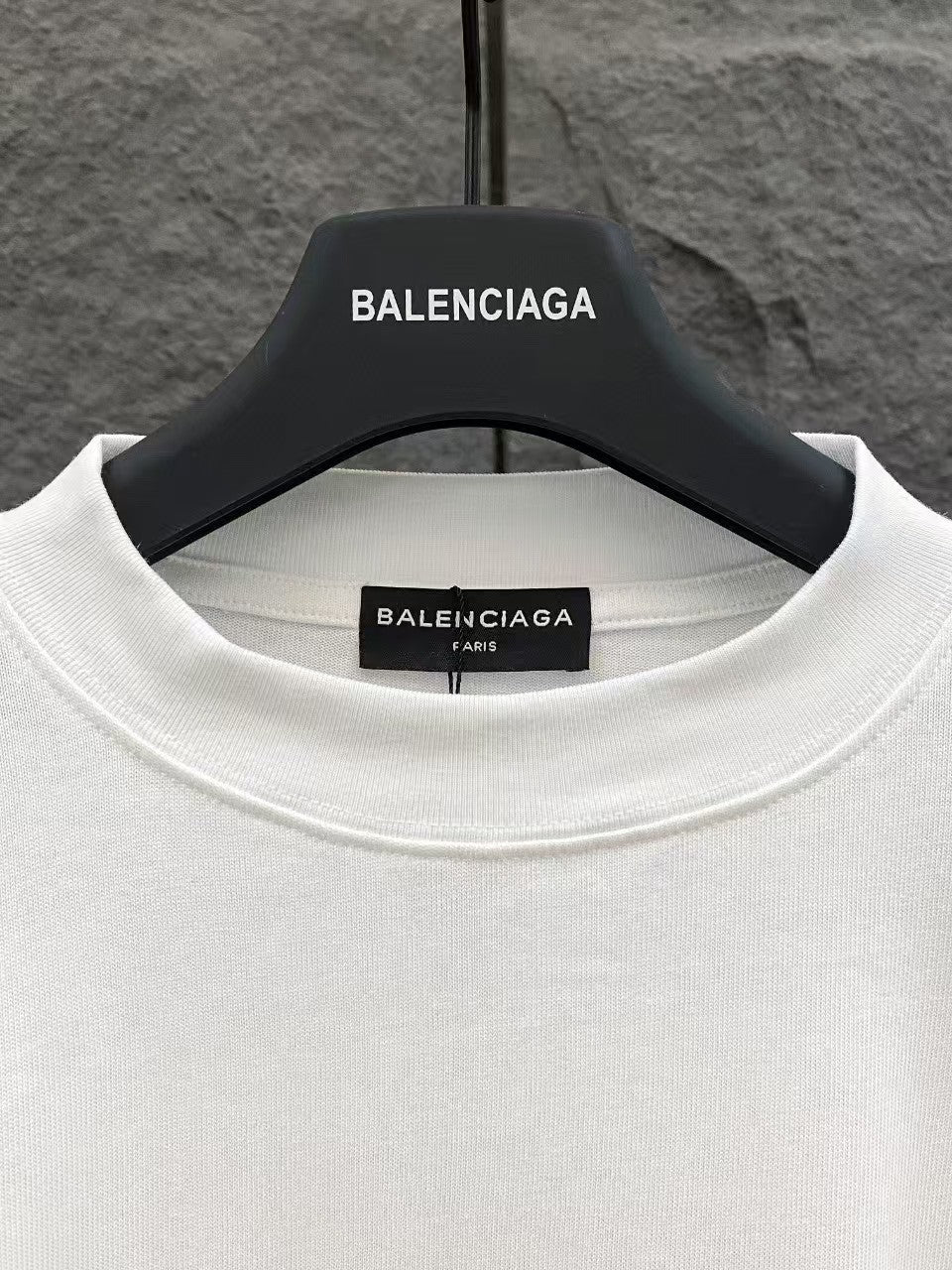 Classic round neck long sleeved T-shirt