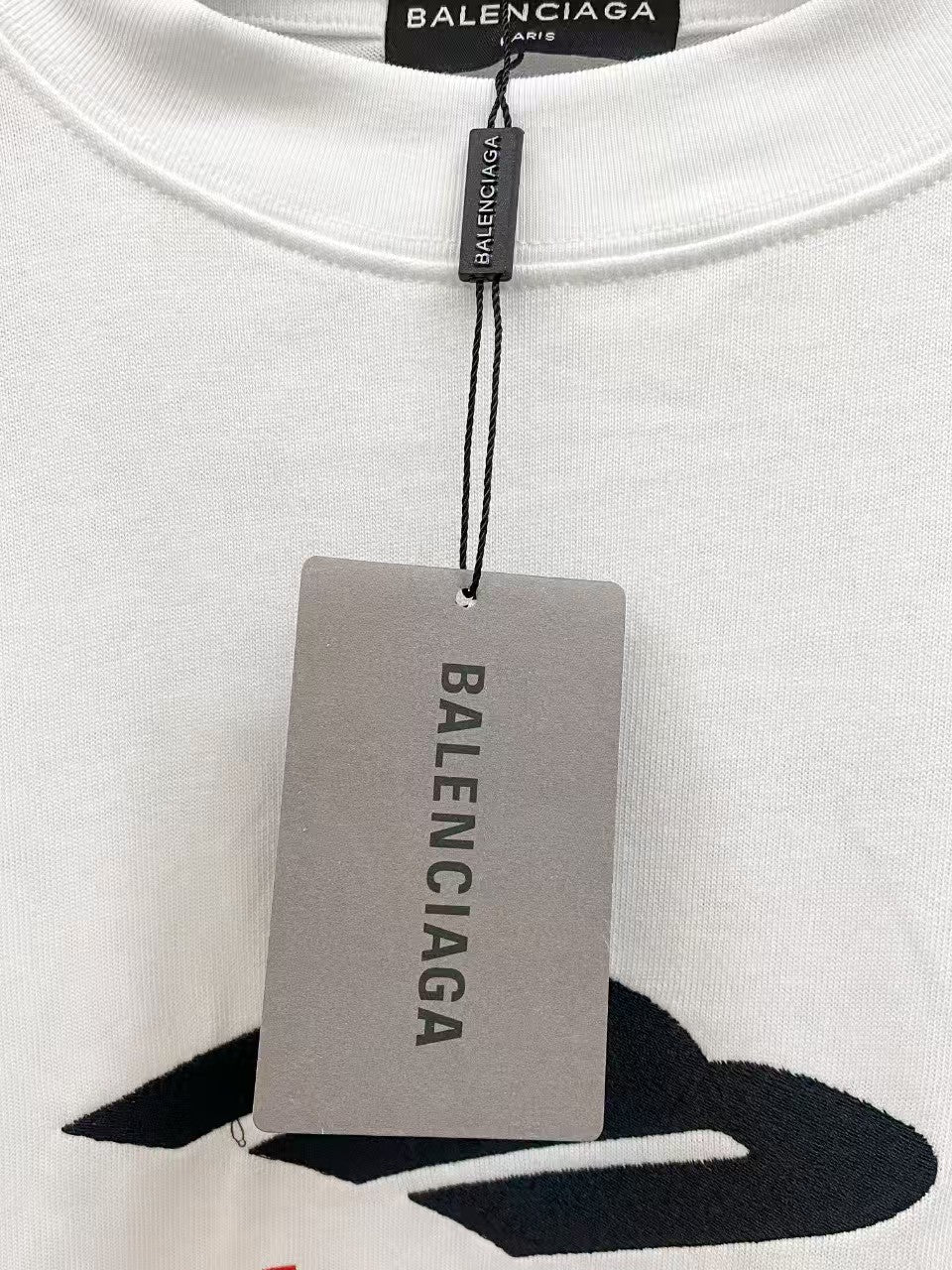 Classic round neck long sleeved T-shirt