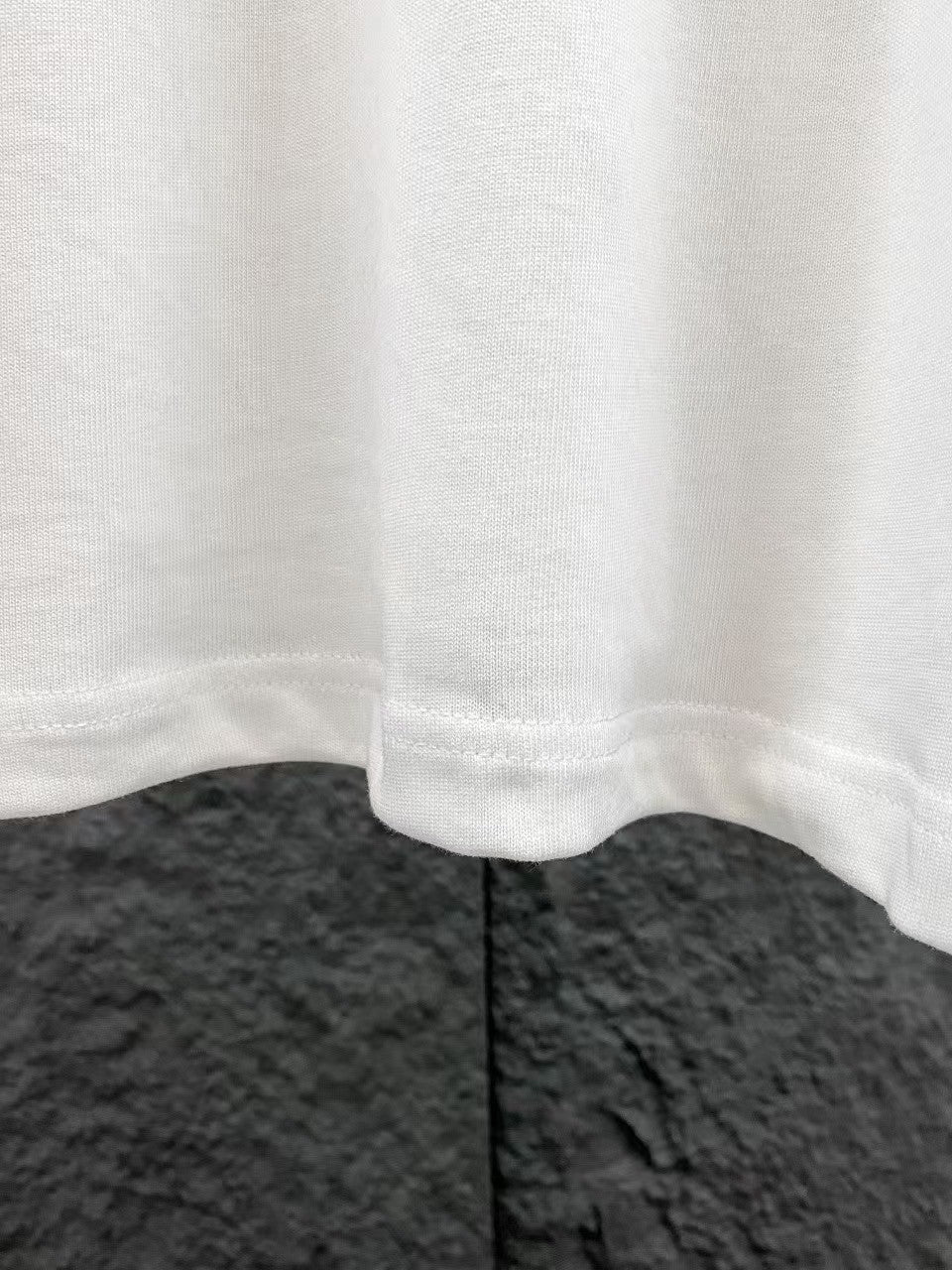 Classic round neck long sleeved T-shirt