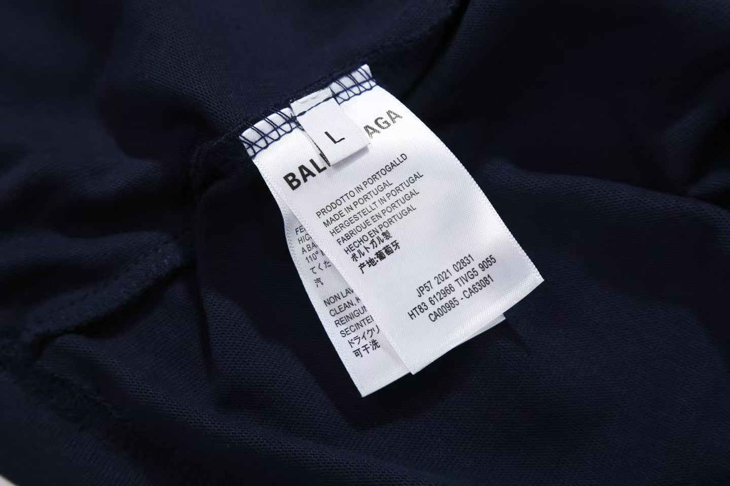 Classic round neck long sleeved T-shirt