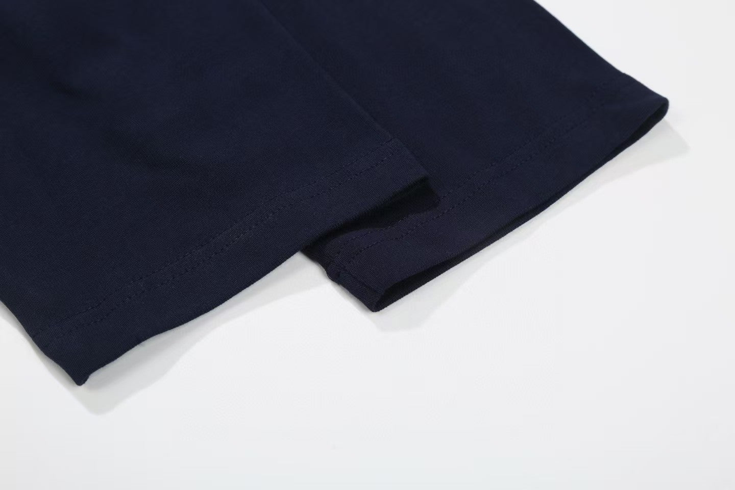 Classic round neck long sleeved T-shirt