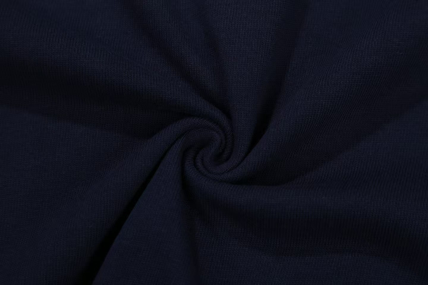 Classic round neck long sleeved T-shirt